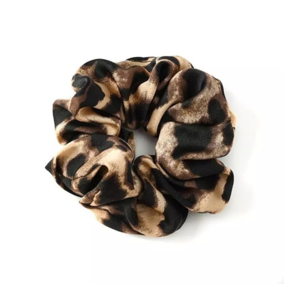 Boutique Accessories - Leopard Print Hair Scrunchies Boutique Accessories - Leopard Print Hair Scrunchies
